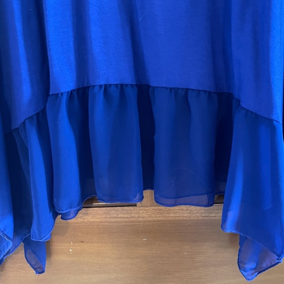 Beautiful Blue Woman’s Plus 3X Cha Cha Vente Shark Bite Hem Short Sleeve Top NWT - Picture 3 of 6